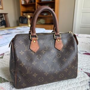 Louis Vuitton Monogram Speedy 25